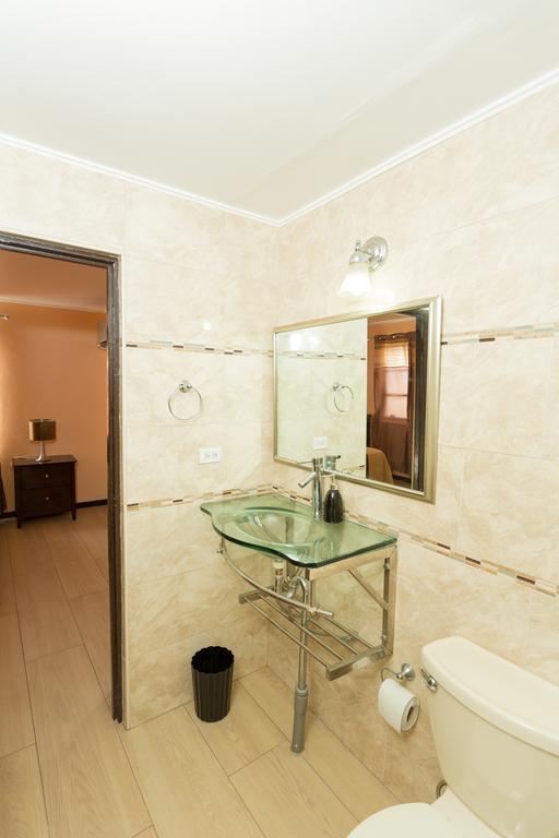 Cozy Accommodations - Dorchester City Line Kingston Bagian luar foto