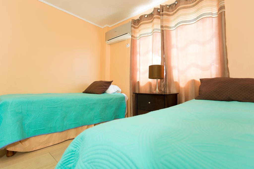 Cozy Accommodations - Dorchester City Line Kingston Bagian luar foto