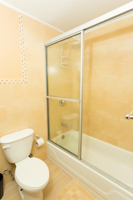 Cozy Accommodations - Dorchester City Line Kingston Bagian luar foto